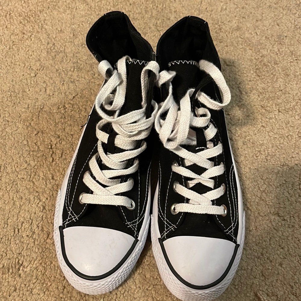 Women’s high top air walk shoes. Barely worn.